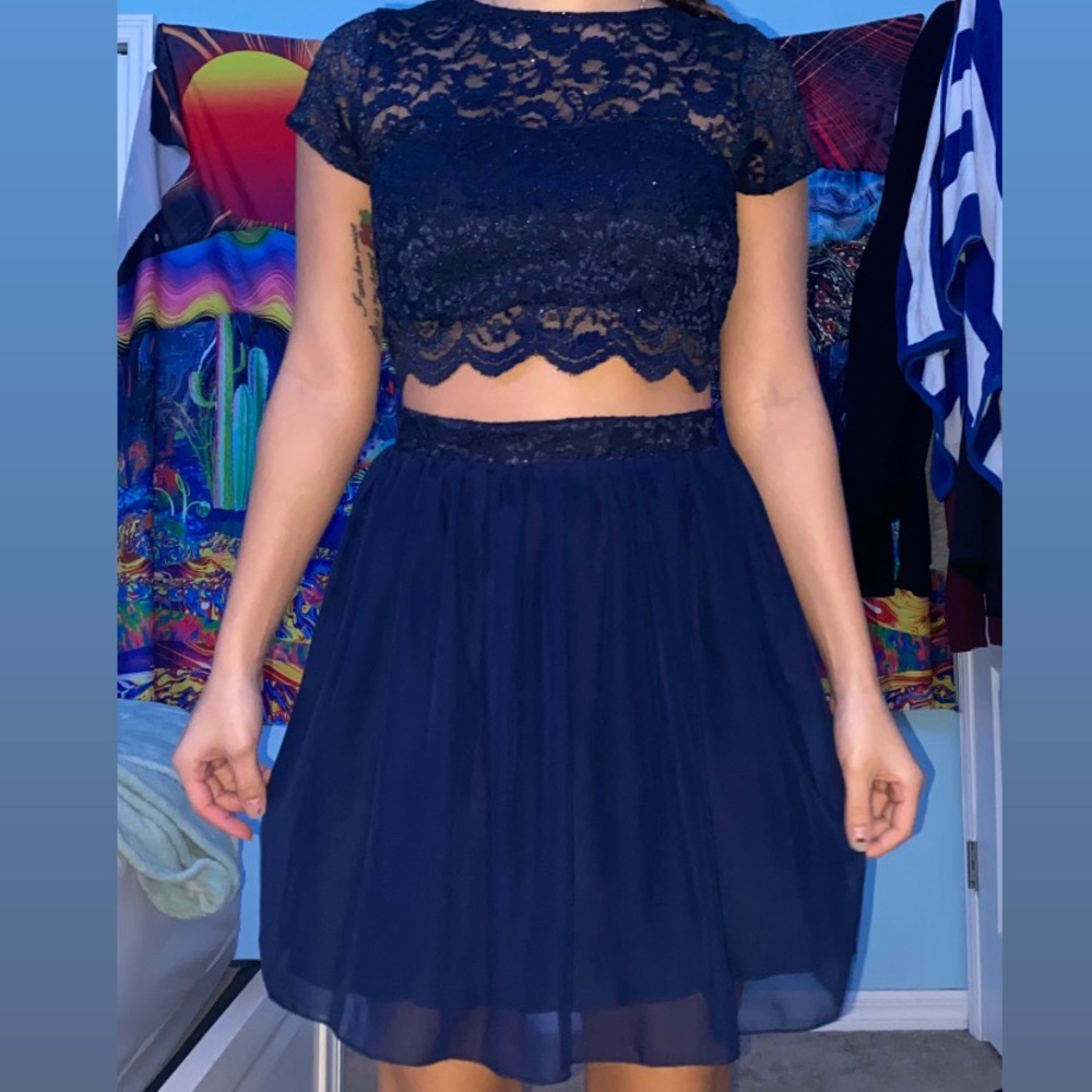 two piece dress size 1 but could fit smaller